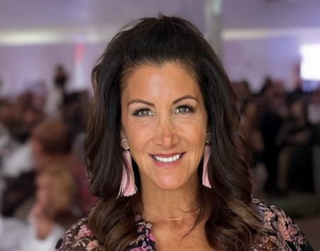 Lois Kelly headshot